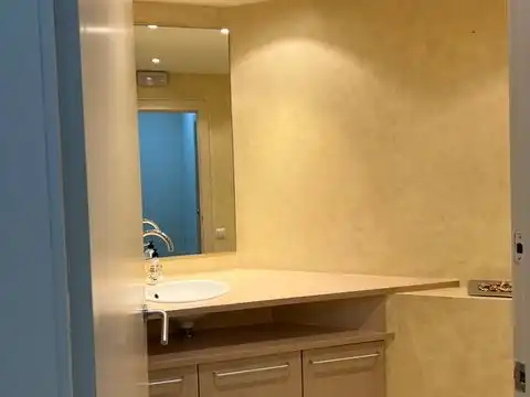 Baño de Local de alquiler en Esplugues de Llobregat con Aire acondicionado, Calefacción y Amueblado