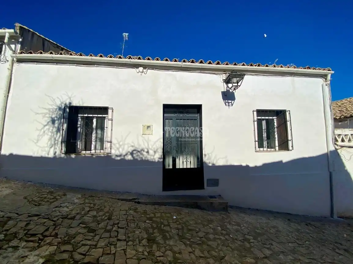 Exterior view of Detached homes for sale in Úbeda  with Air Conditioner, Heating and Terrace