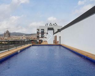 Swimming pool of Flat to rent in  Barcelona Capital  with Air Conditioner, Heating and Parquet flooring