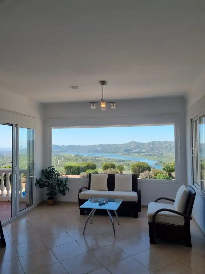 Sala de estar de Casa o chalet en venta en Periana con Aire acondicionado, Terraza y Piscina