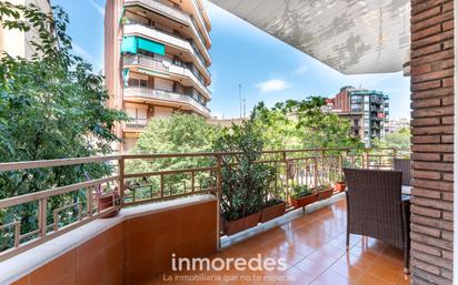 Exterior view of Flat for sale in  Barcelona Capital  with Balcony