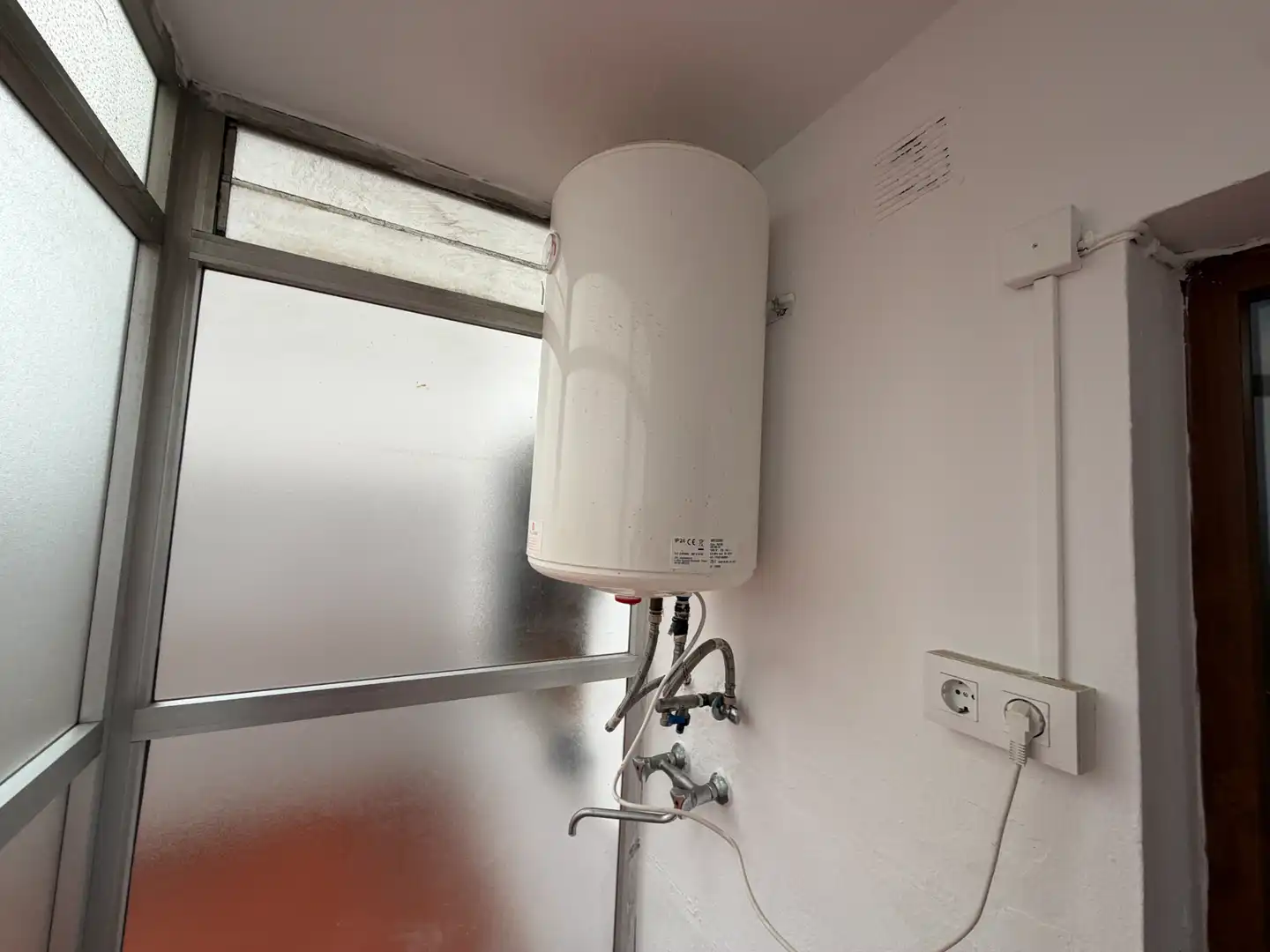 Bany de Pis en venda en Oviedo  amb Calefacció, Parquet i Terrassa