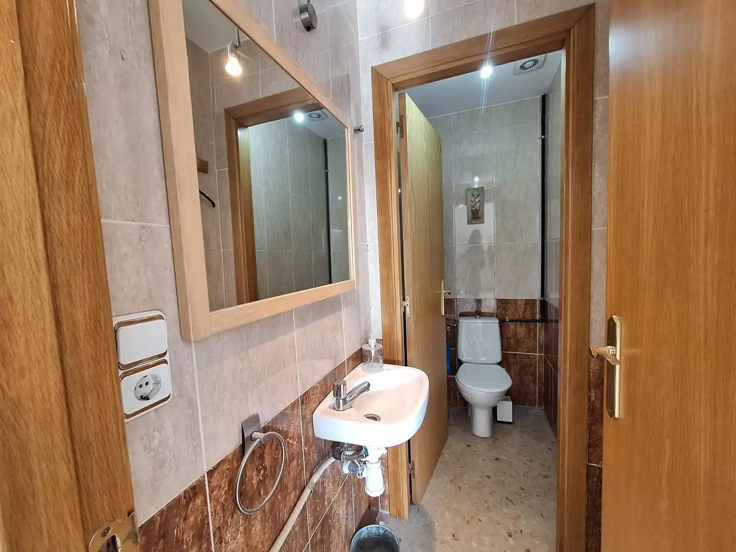 Baño de Local de alquiler en Castellar del Vallès con Aire acondicionado