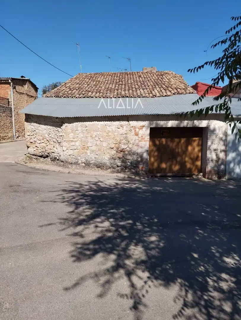 Exterior view of Houses for sale in Sotorribas  with Storage room