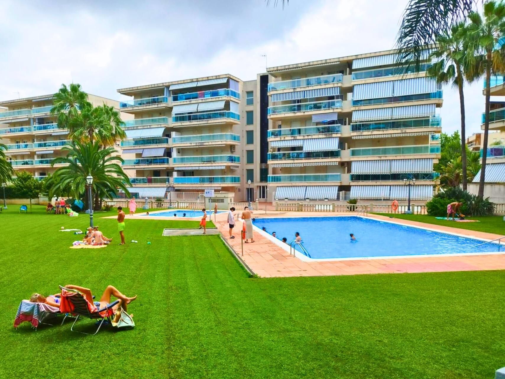 Piscina de Planta baixa en venda en Salou amb Aire condicionat, Jardí privat i Terrassa