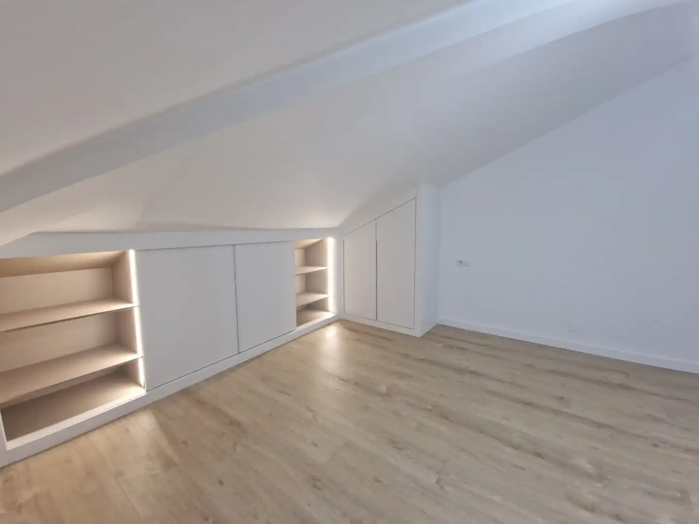 Dachboden zum Verkauf in A Coruña Capital  mit Heizung, Ofen und Waschmaschine