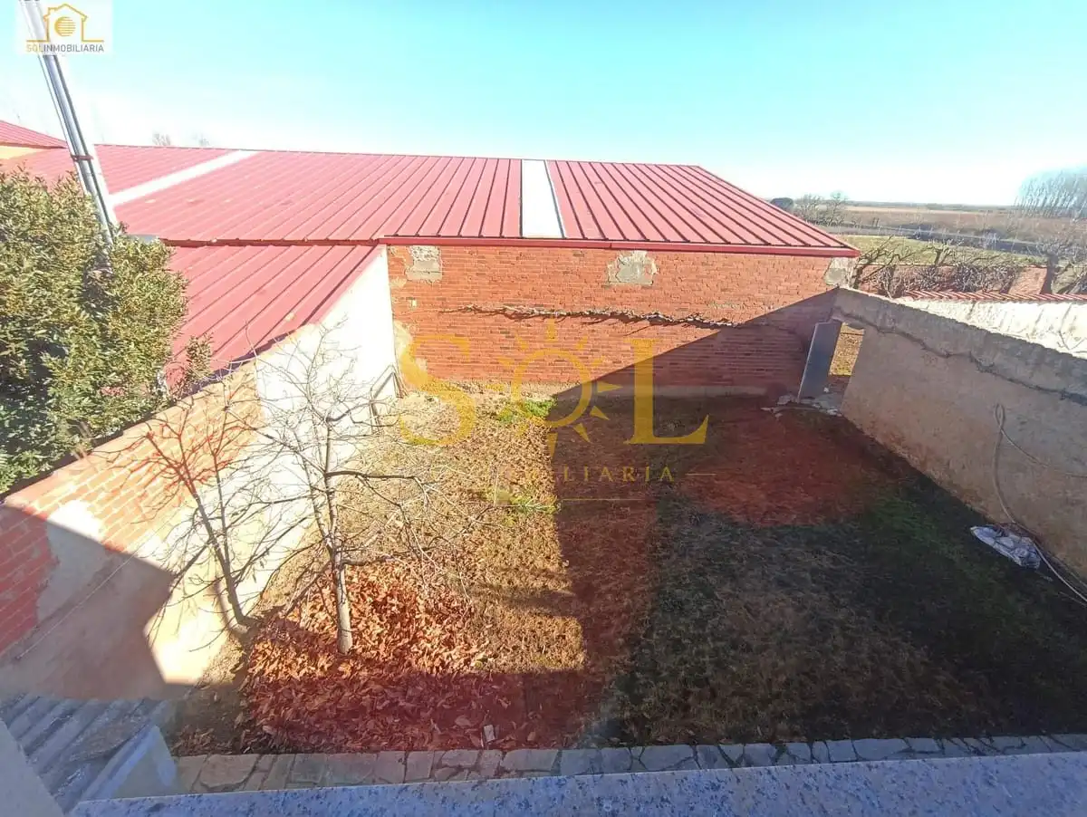 Vista exterior de Casa o chalet en venta en Villanueva de las Manzanas con Calefacción, Jardín privado y Parquet