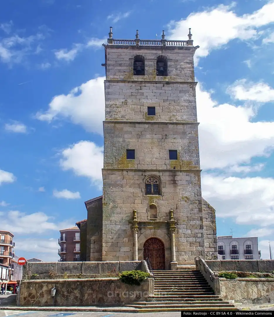 Vista exterior de Edificio en venta en Vitigudino, Salamanca