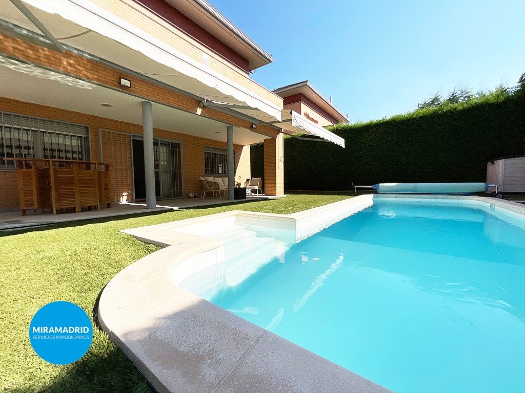 Piscina de Casa o xalet en venda en Paracuellos de Jarama amb Aire condicionat i Piscina