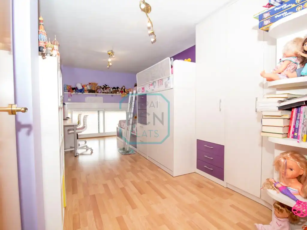Schlafzimmer von Maisonette zum Verkauf in Barcelona