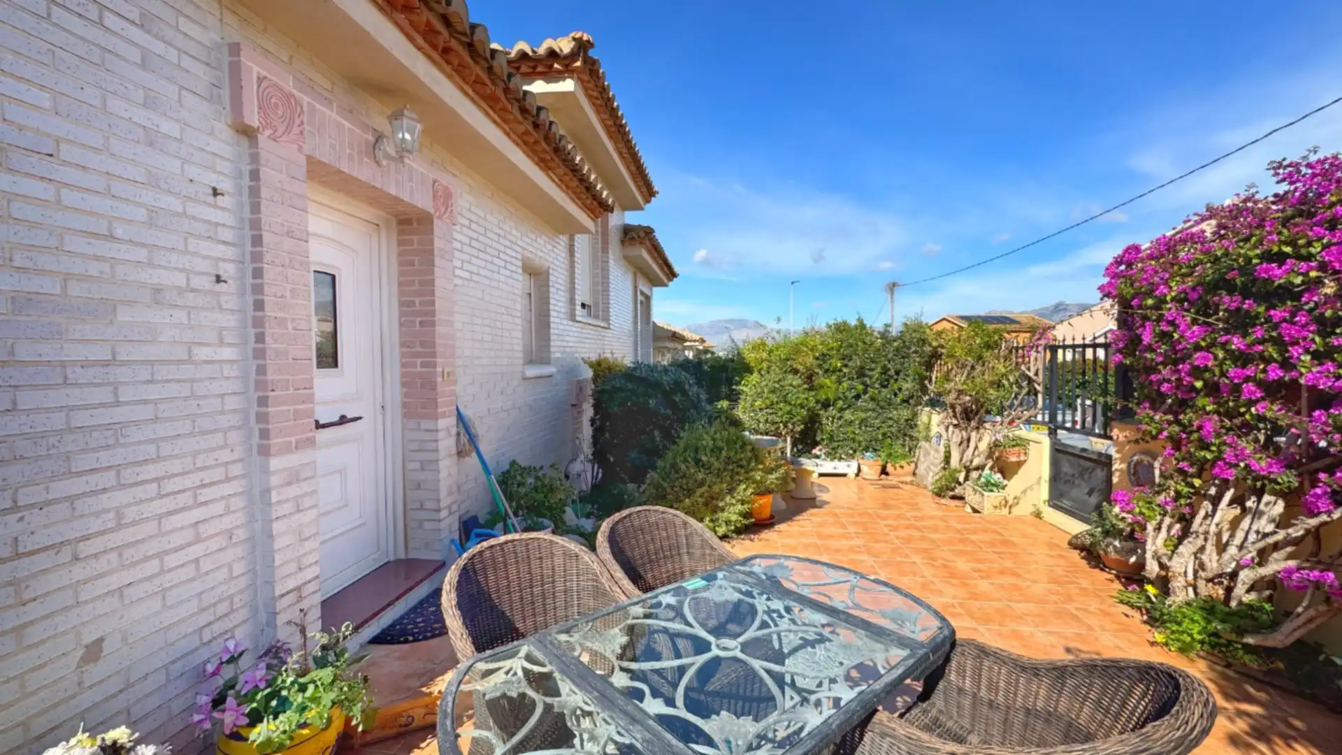 Vista exterior de Casa o chalet en venta en L'Alfàs del Pi con Piscina