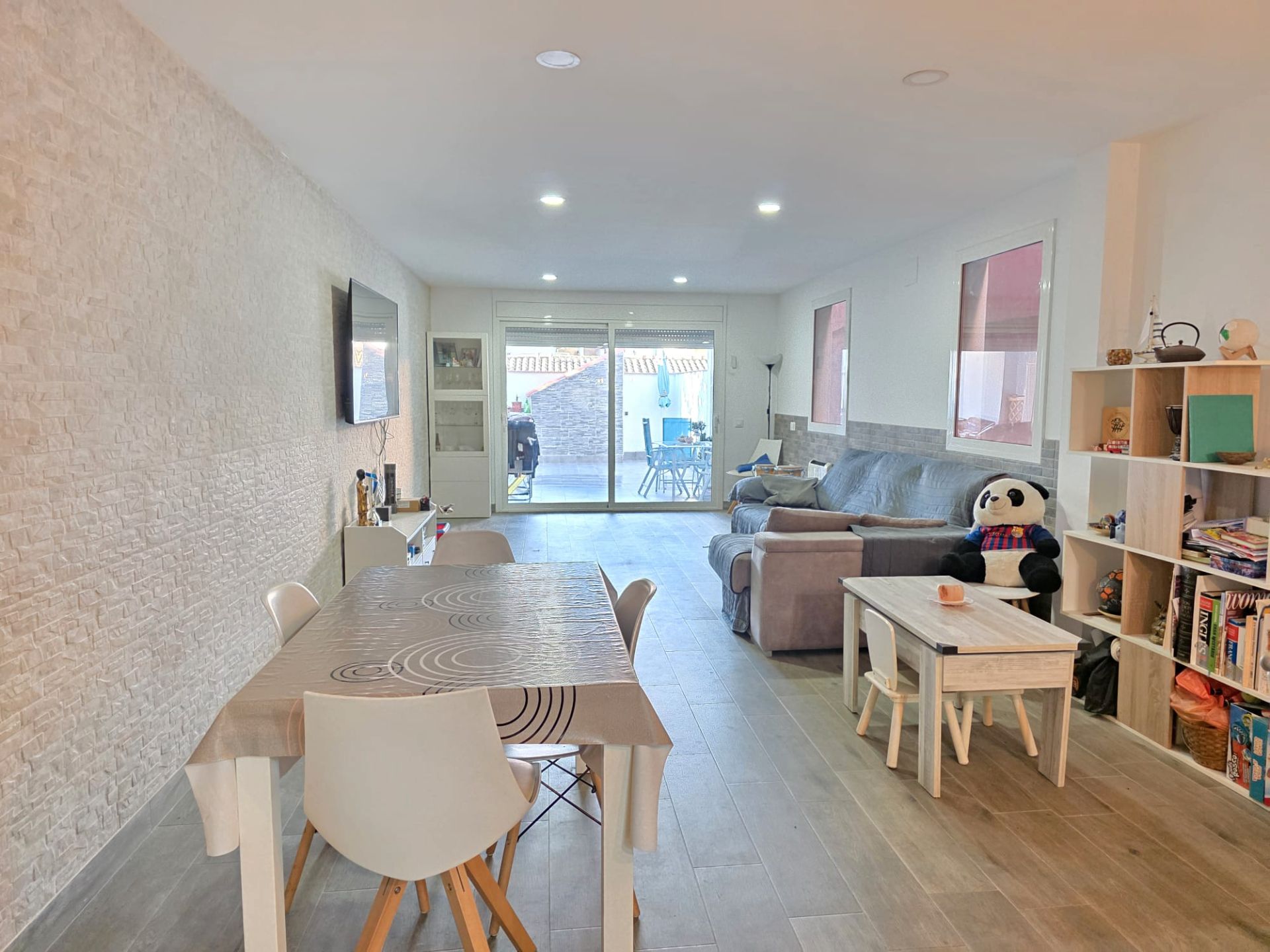 Sala d'estar de Casa adosada en venda en Mollet del Vallès amb Aire condicionat, Traster i Forn