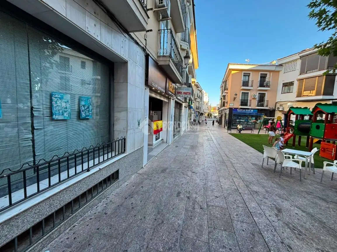Local comercial en venda a Montijo