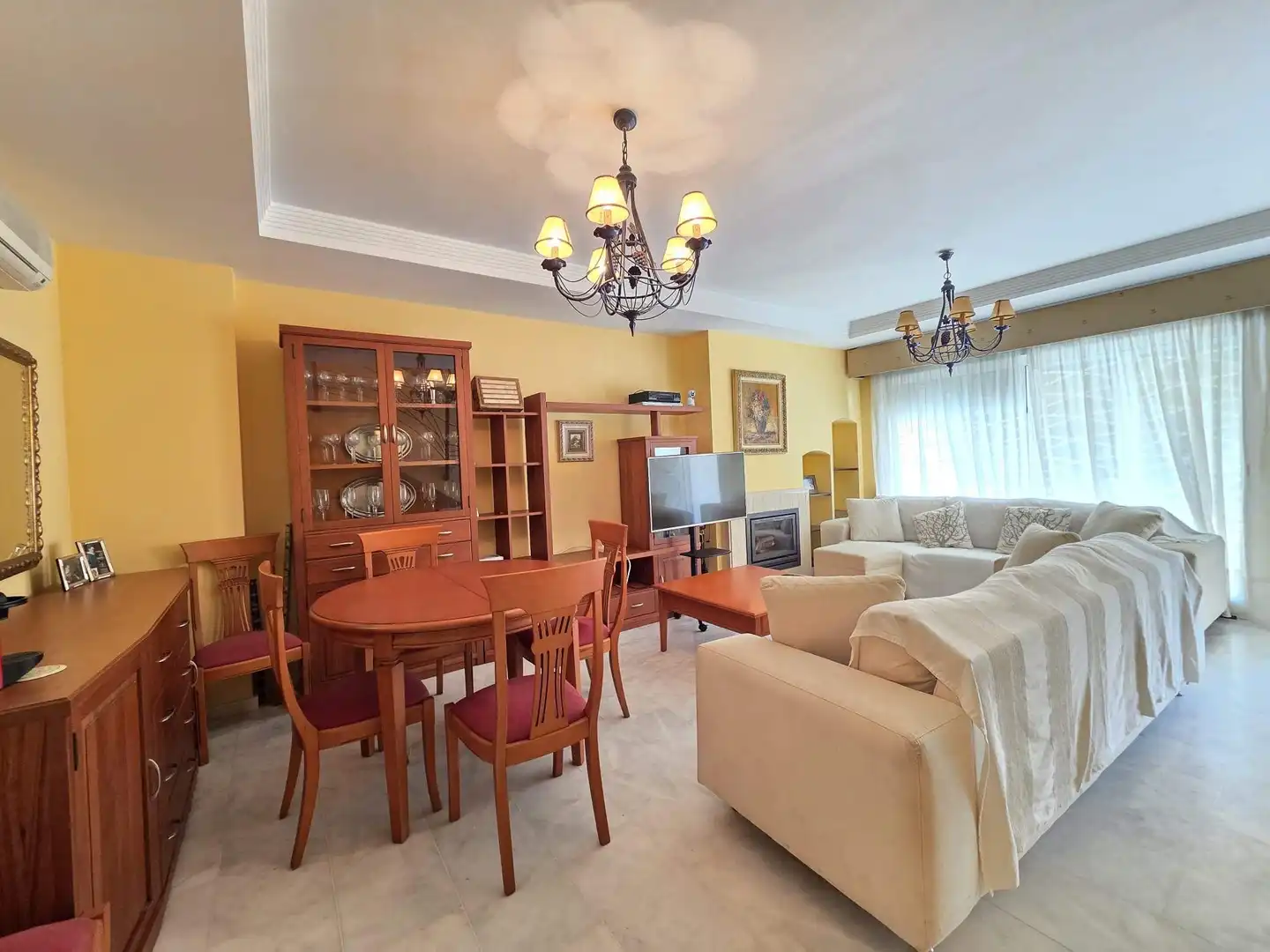 Sala d'estar de Casa adosada en venda en Gandia amb Aire condicionat, Jardí privat i Terrassa