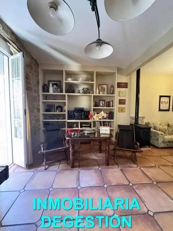 Menjador de Casa adosada en venda en Linares amb Aire condicionat, Calefacció i Jardí privat