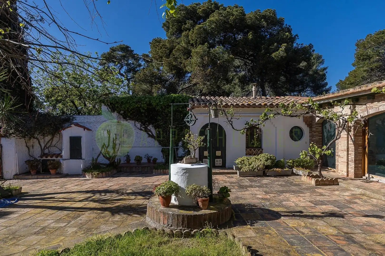 Vista exterior de Casa o xalet en venda en Vilanova i la Geltrú amb Aire condicionat, Calefacció i Jardí privat