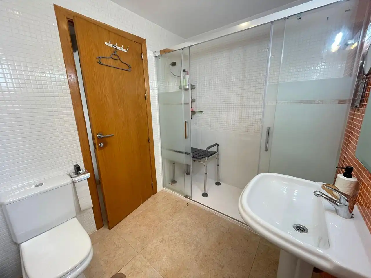 Bany de Apartament en venda en La Manga del Mar Menor amb Aire condicionat, Terrassa i Piscina