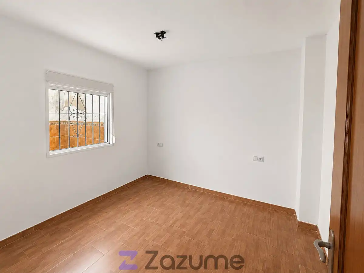 Schlafzimmer von Wohnungen zur Miete in Málaga mit Klimaanlage, Abstellraum und Ofen