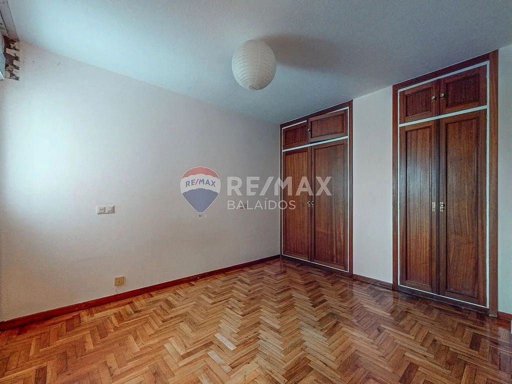 Dormitori de Pis en venda en Vigo  amb Calefacció, Parquet i Terrassa