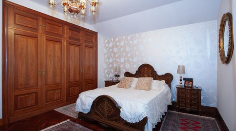 Chalet con gran parcela y piscina, imagen 2