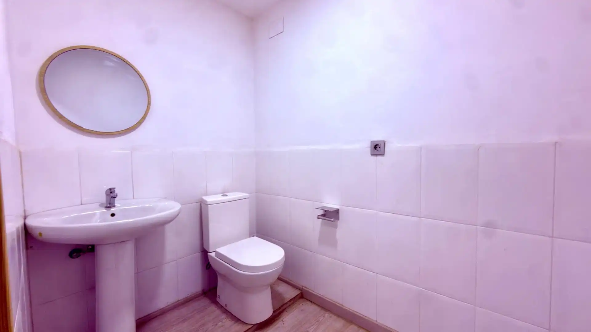 Baño de Local en venta en Ourense Capital  con Aire acondicionado y Amueblado