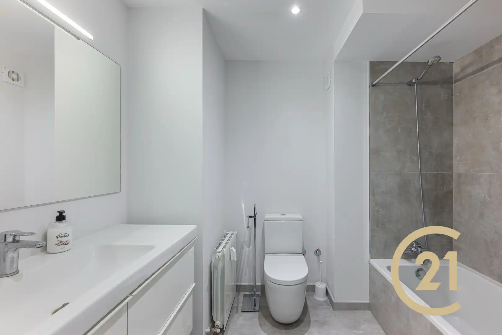 Baño de Planta baja en venta en Marbella con Aire acondicionado, Terraza y Amueblado