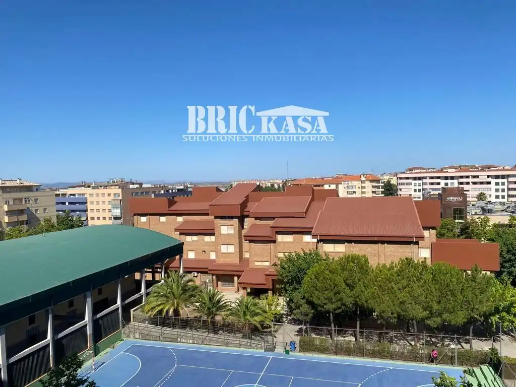 Außenansicht von Dachboden zur Miete in Cáceres mit Heizung, Terrasse und Möbliert