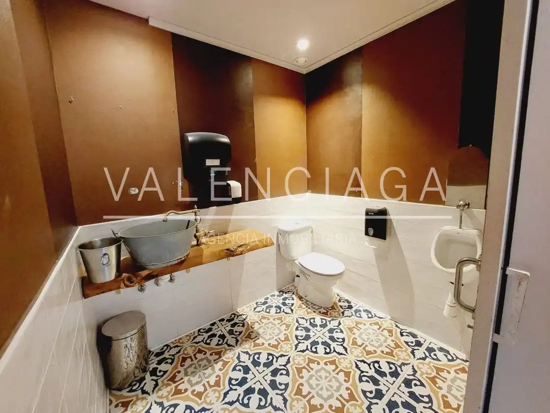 Bathroom of Commercial properties for rent in Donostia - San Sebastián   with Air Conditioner
