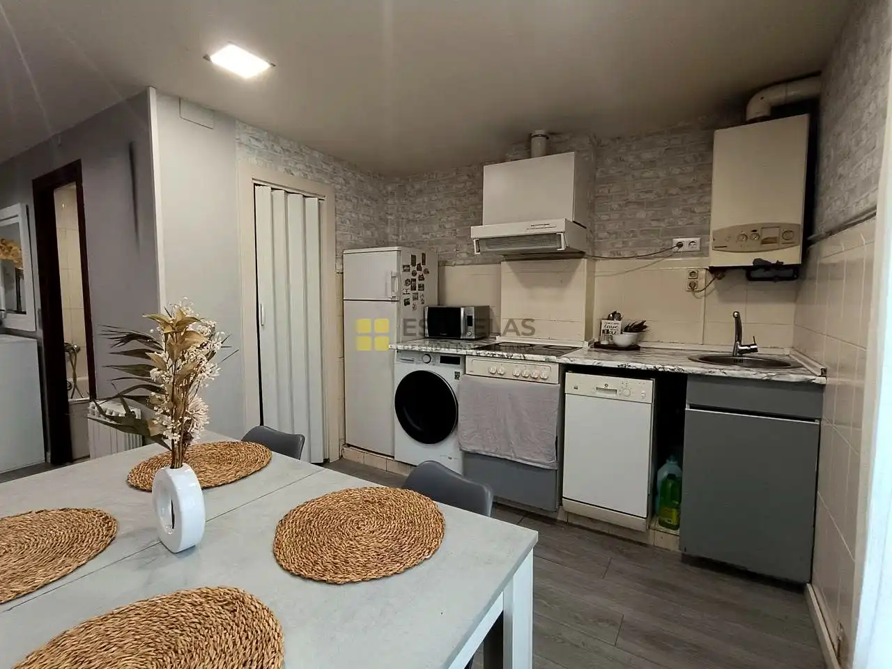 Cocina de Apartamento en venta en Quel con Calefacción, Parquet y Trastero