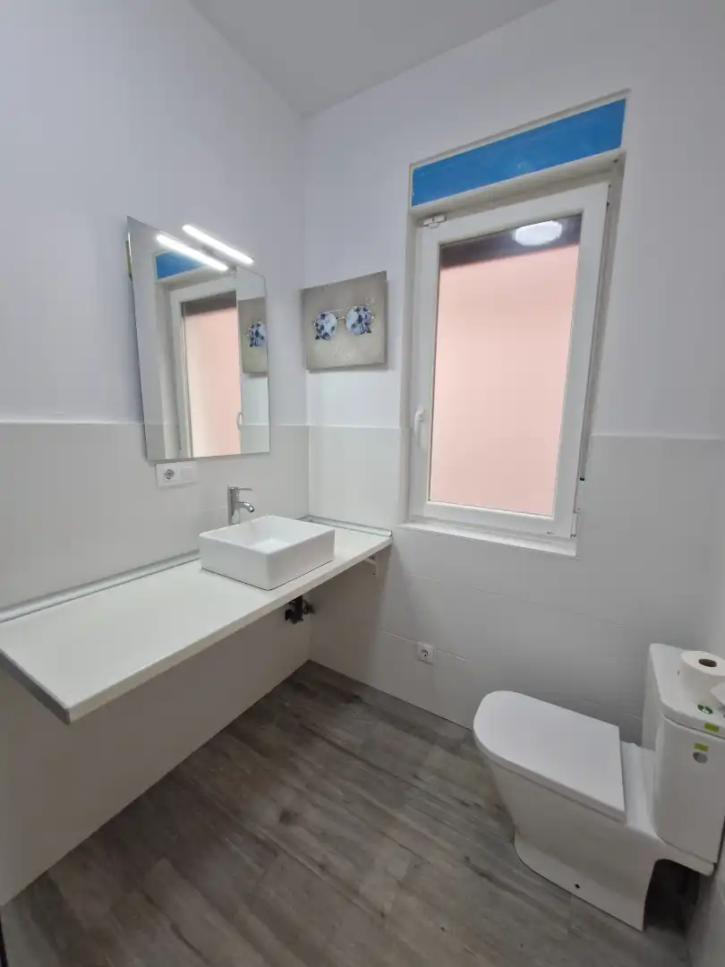 Baño de Piso de alquiler en Sestao  con Amueblado, Lavadora y Microondas
