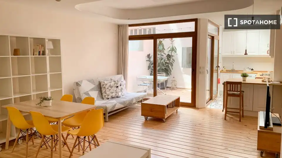 Living room of Flat for rent in Valencia  with Air Conditioner, Heating and Furnished