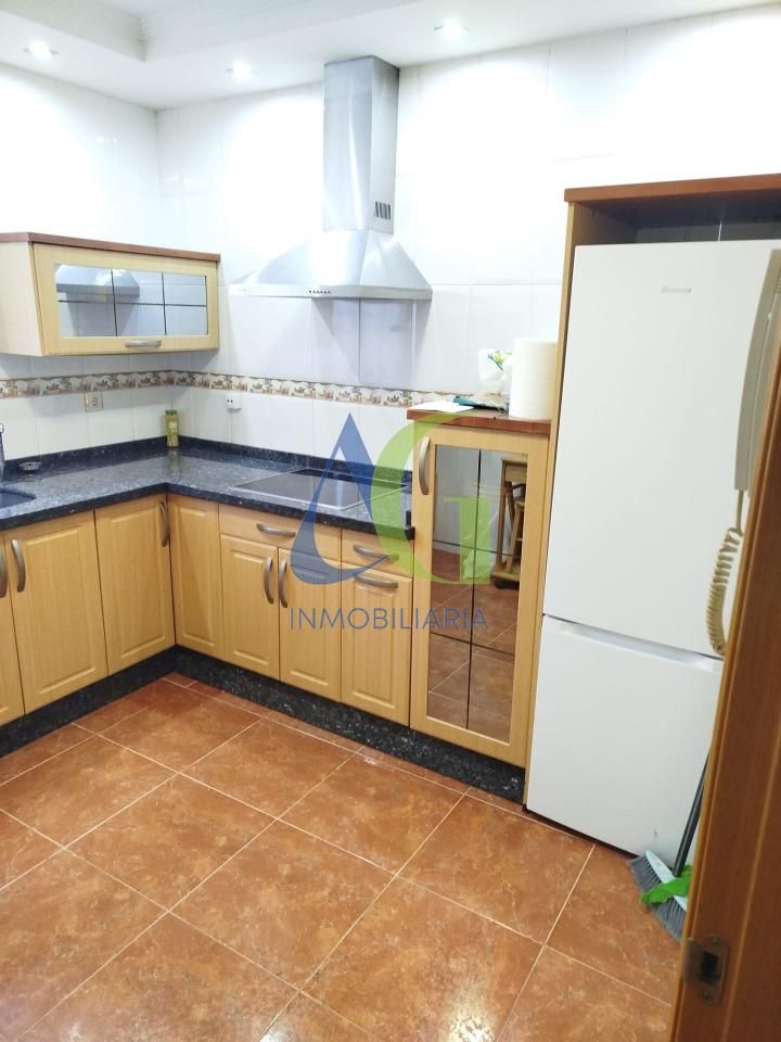 Cocina de Piso en venta en San Andrés del Rabanedo con Calefacción, Terraza y Amueblado
