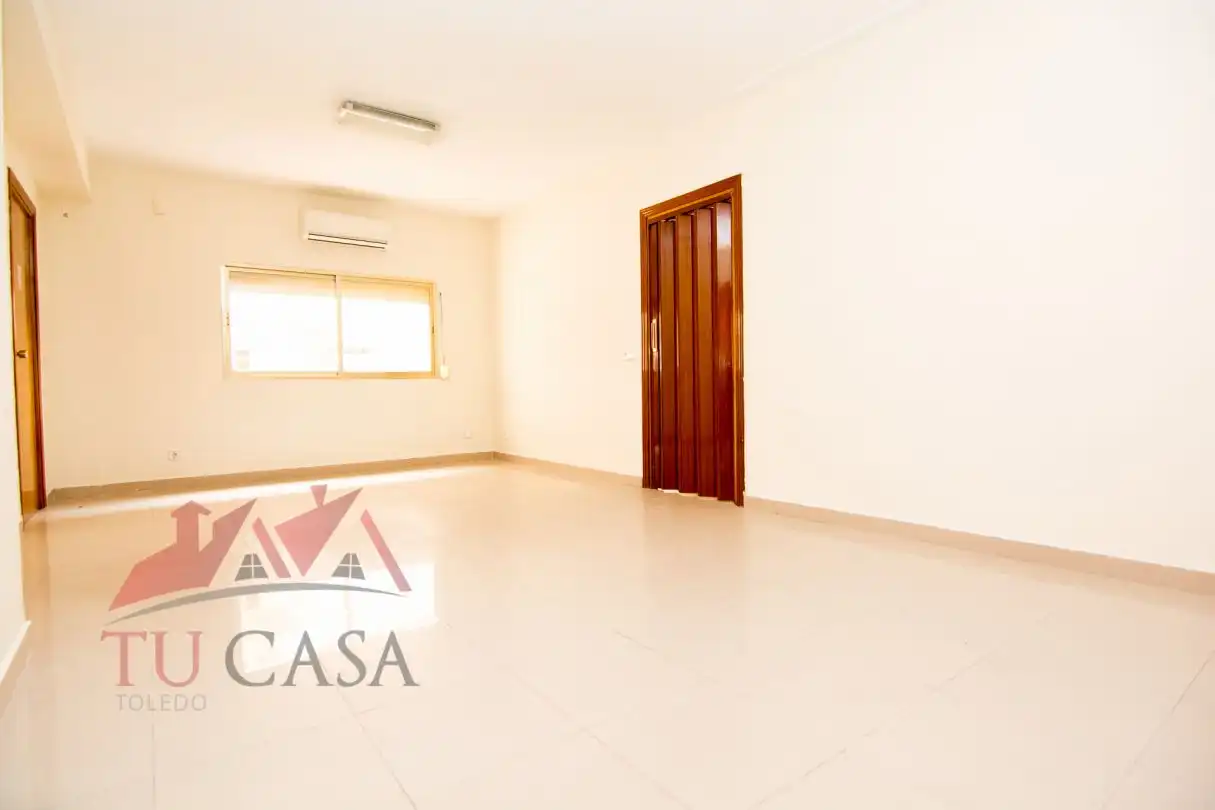 Office for rent in Toledo  with Air Conditioner and Heating