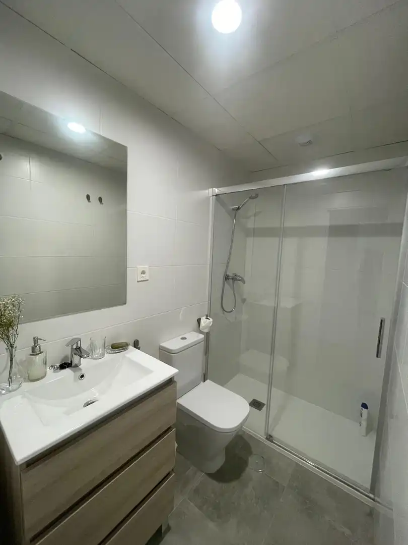 Badezimmer von Wohnung zur Miete in Motril mit Klimaanlage, Privatgarten und Möbliert