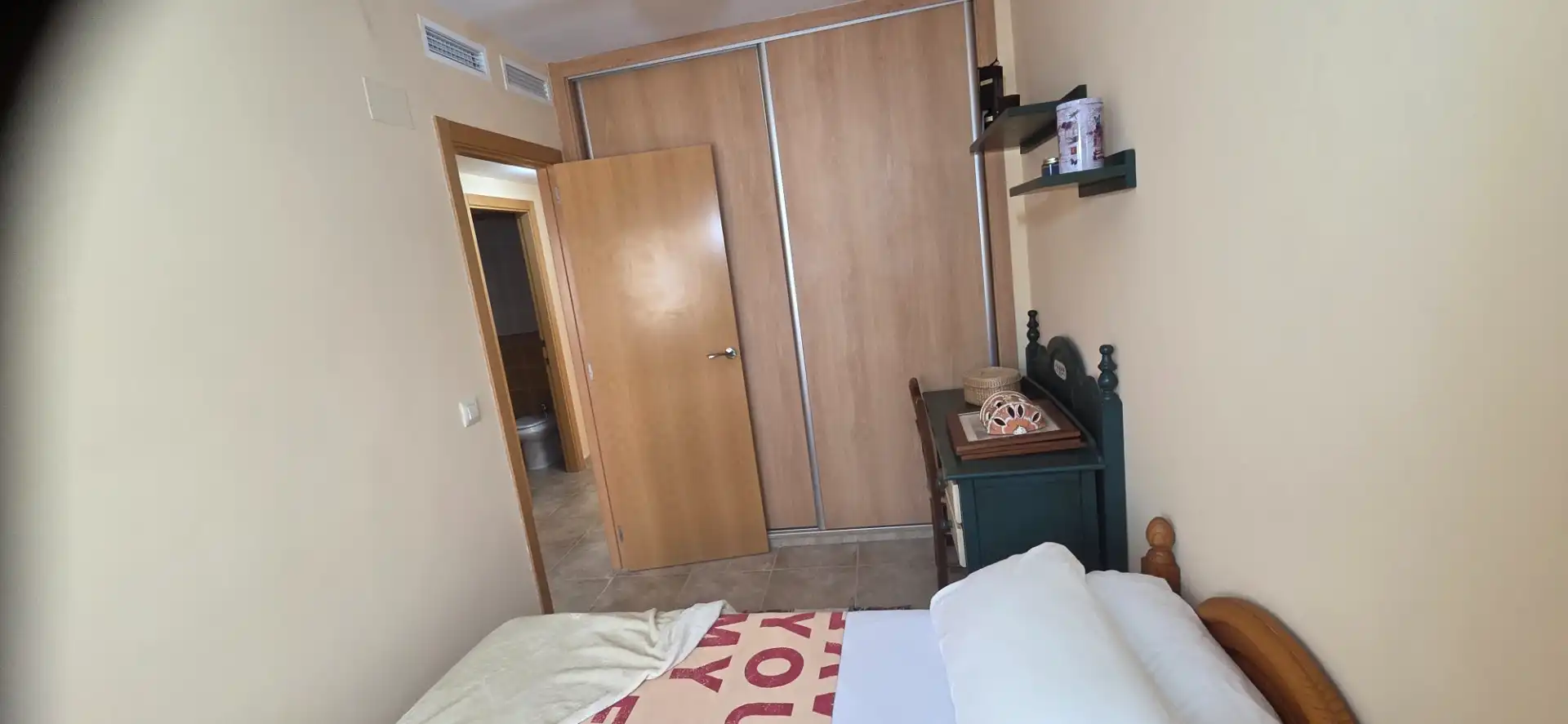 Habitación de Casa adosada en venta en Salinas con Amueblado, Horno y Lavadora