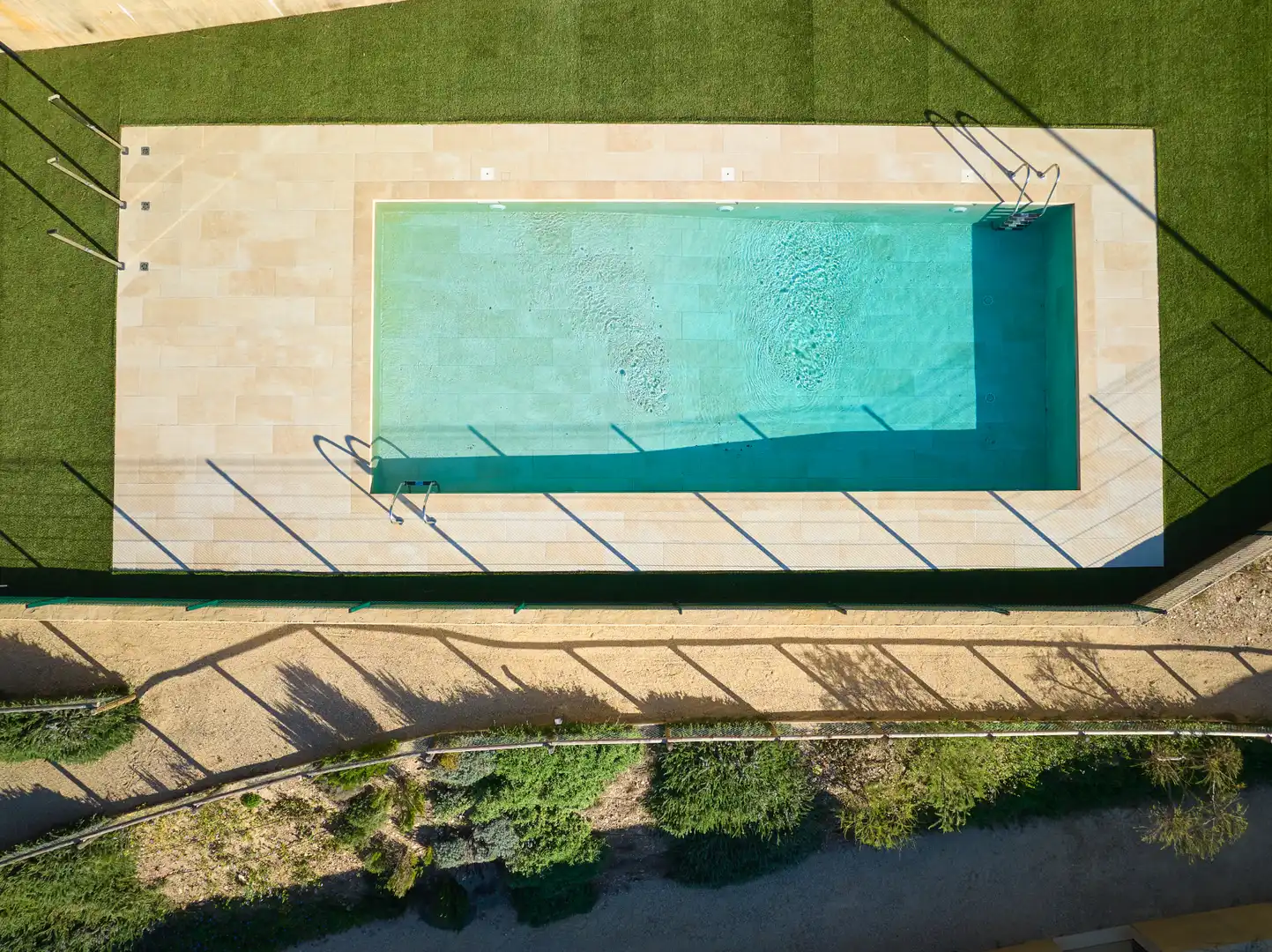 Schwimmbecken von Wohnung zum Verkauf in Begur mit Klimaanlage, Heizung und Privatgarten