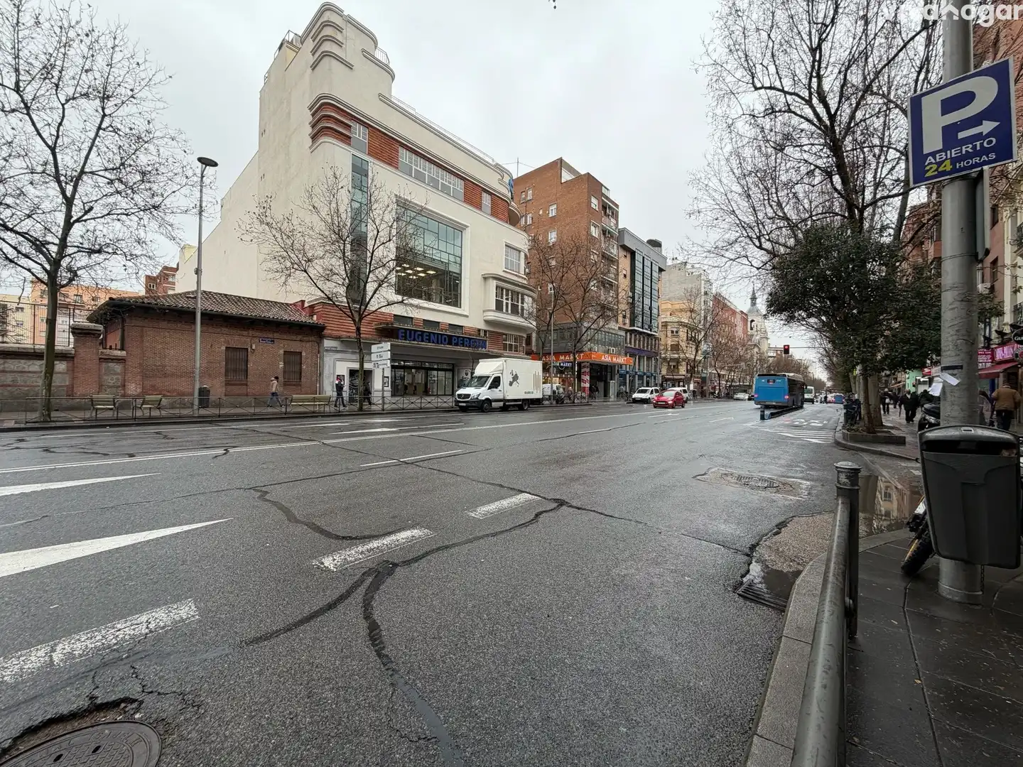 Vista exterior de Local en venta en Madrid