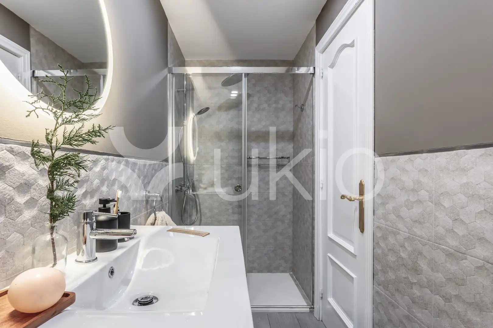 Bany de Apartament de lloguer en Madrid amb Aire condicionat, Calefacció i Moblat