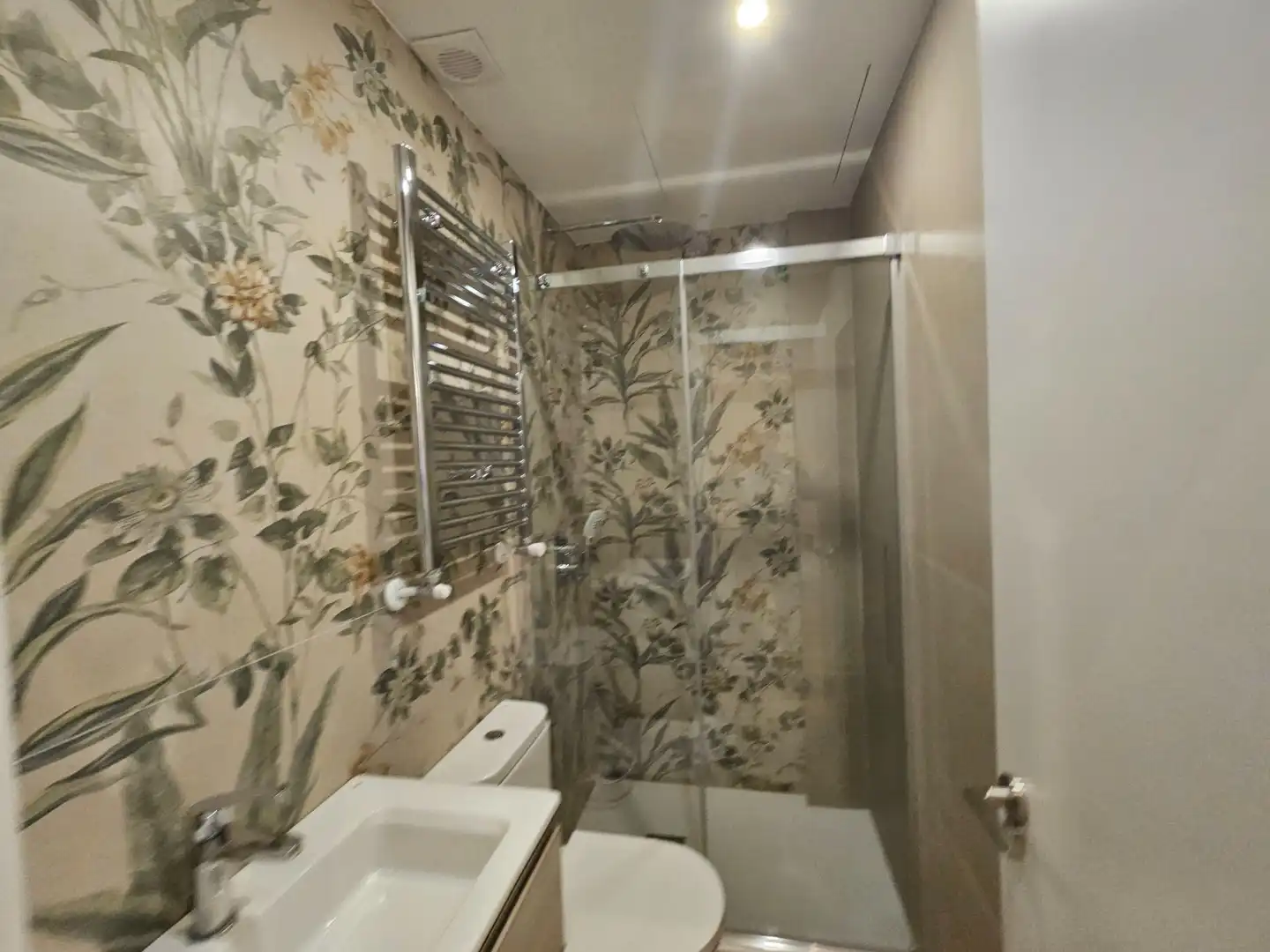 Baño de Piso de alquiler en Madrid con Aire acondicionado y Calefacción