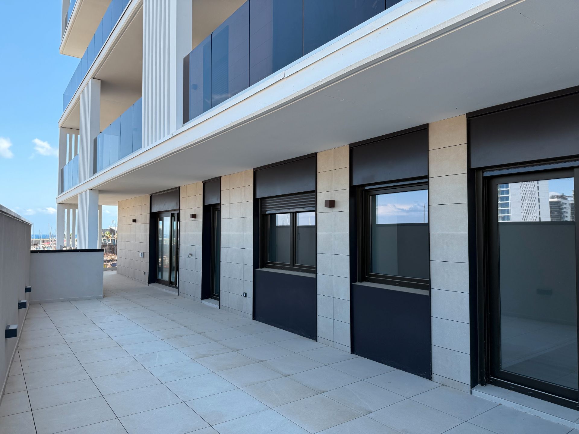 Exterior view of Flat to rent in Badalona  with Air Conditioner, Terrace and Oven