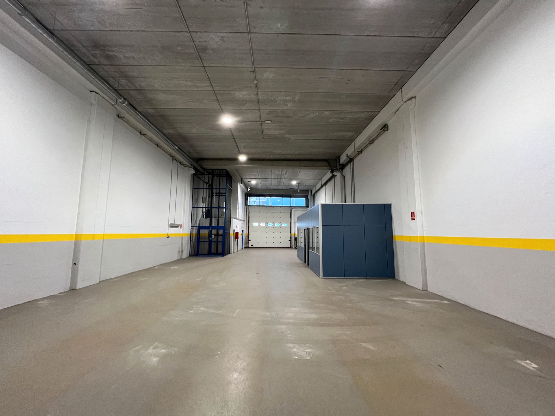 Nau industrial de lloguer a Carrer d'Eduard Maristany, Port