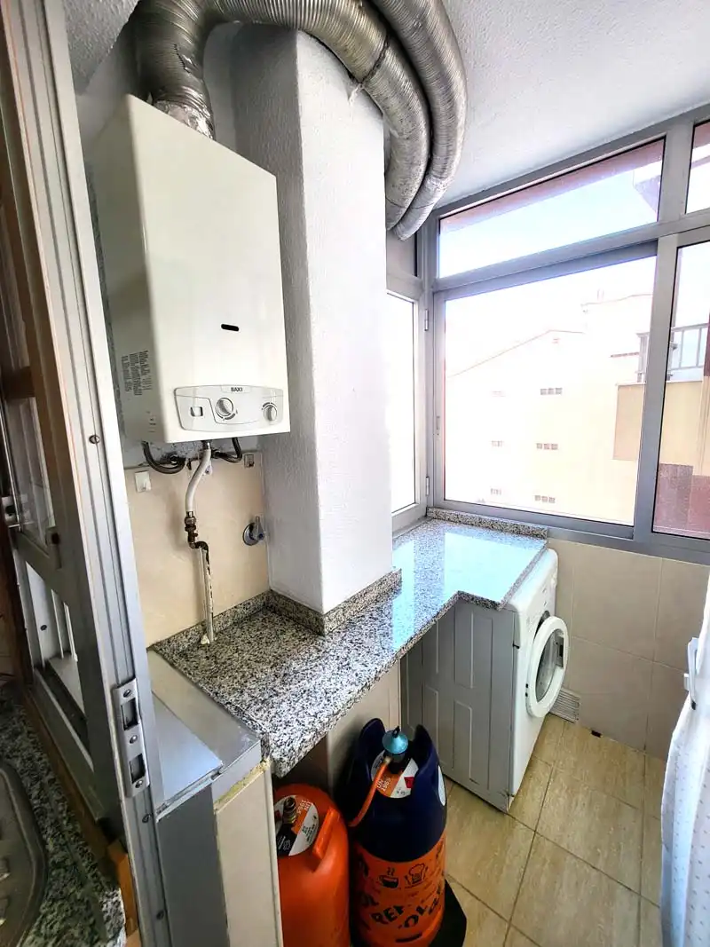 Cocina de Piso de alquiler en Vigo  con Calefacción, Trastero y Amueblado