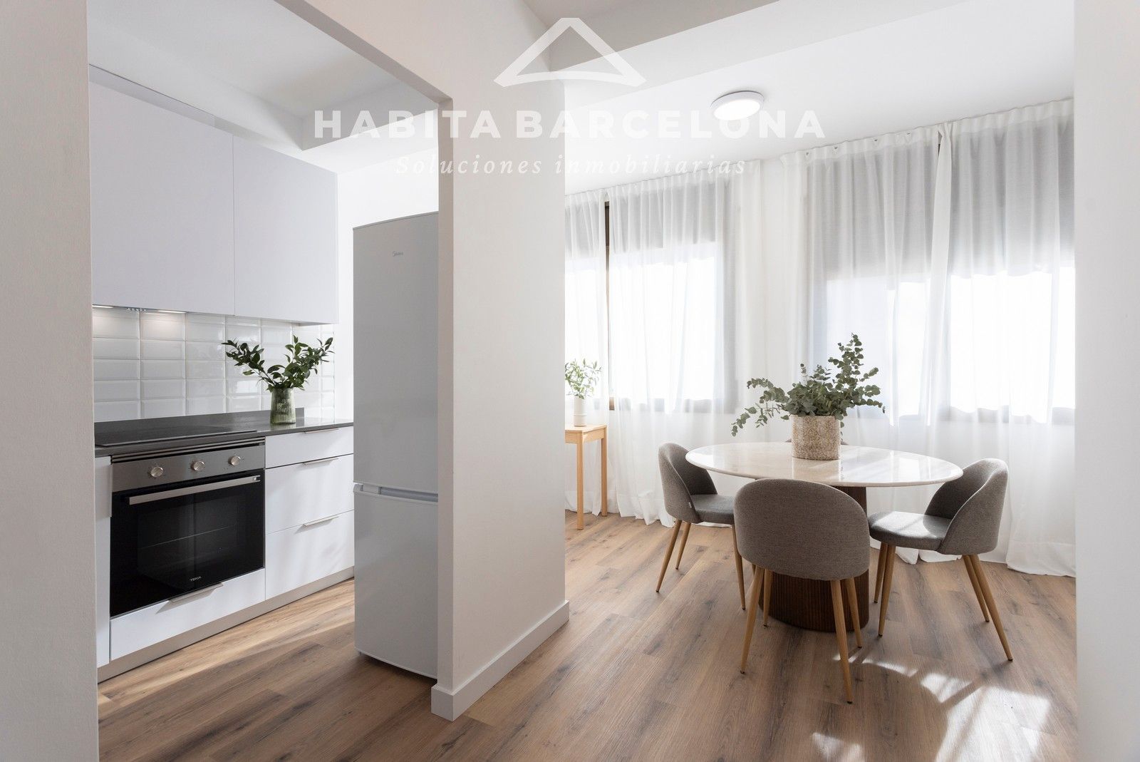 Dormitori de Pis de lloguer en  Barcelona Capital amb Aire condicionat, Calefacció i Parquet