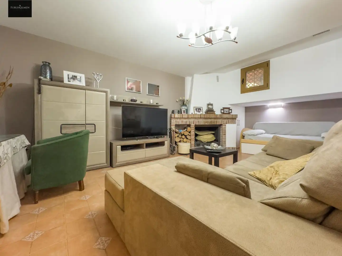 Sala d'estar de Casa adosada en venda en Las Gabias amb Aire condicionat, Calefacció i Jardí privat