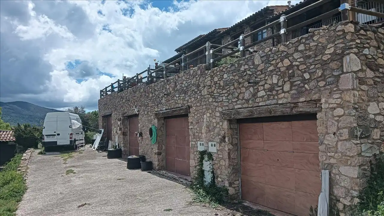 Vista exterior de Pis en venda en Sarroca de Bellera amb Jardí privat