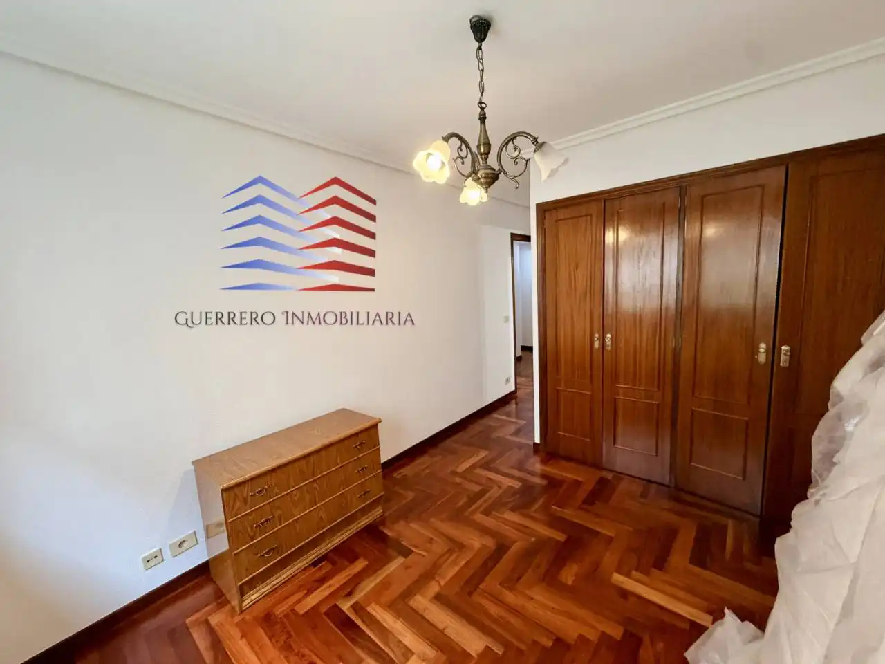 Piso de alquiler en Vigo  con Calefacción, Parquet y Terraza