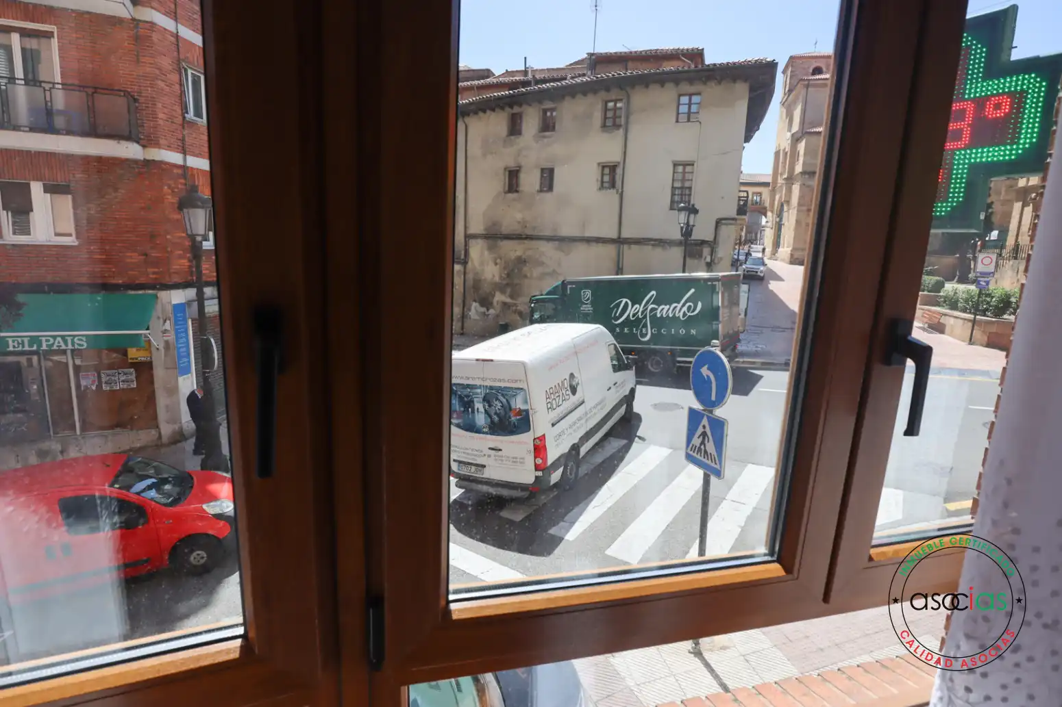 Vista exterior de Piso en venta en Oviedo  con Calefacción, Parquet y Terraza