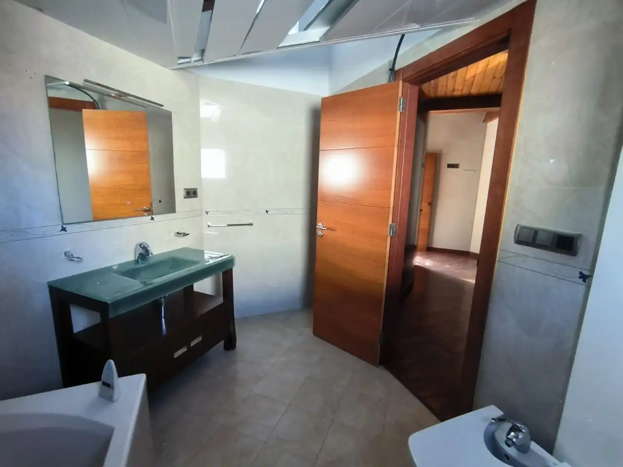 Baño de Casa o chalet en venta en Vilanova i la Geltrú con Aire acondicionado, Calefacción y Jardín privado