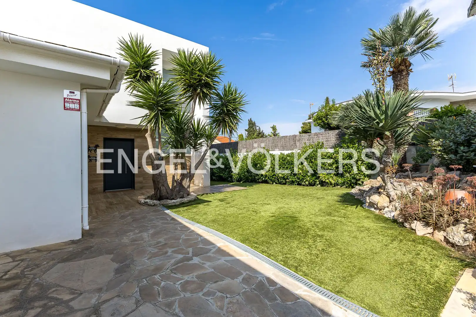 Terraza de Casa o chalet en venta en Vilanova i la Geltrú con Aire acondicionado, Calefacción y Jardín privado