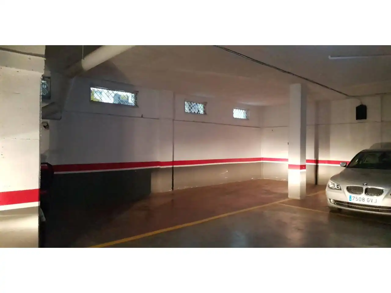 Parking de Piso de alquiler en Sevilla con Aire acondicionado, Balcón y Piscina comunitaria